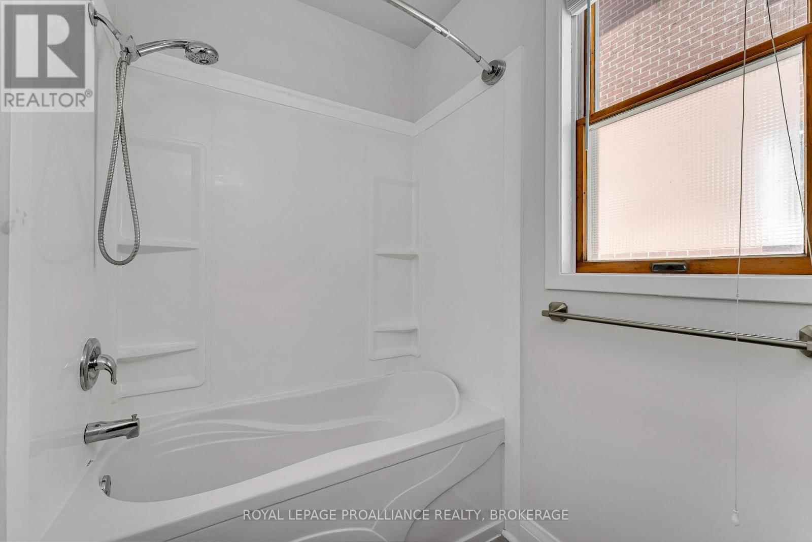 524 COLLEGE STREET - 17