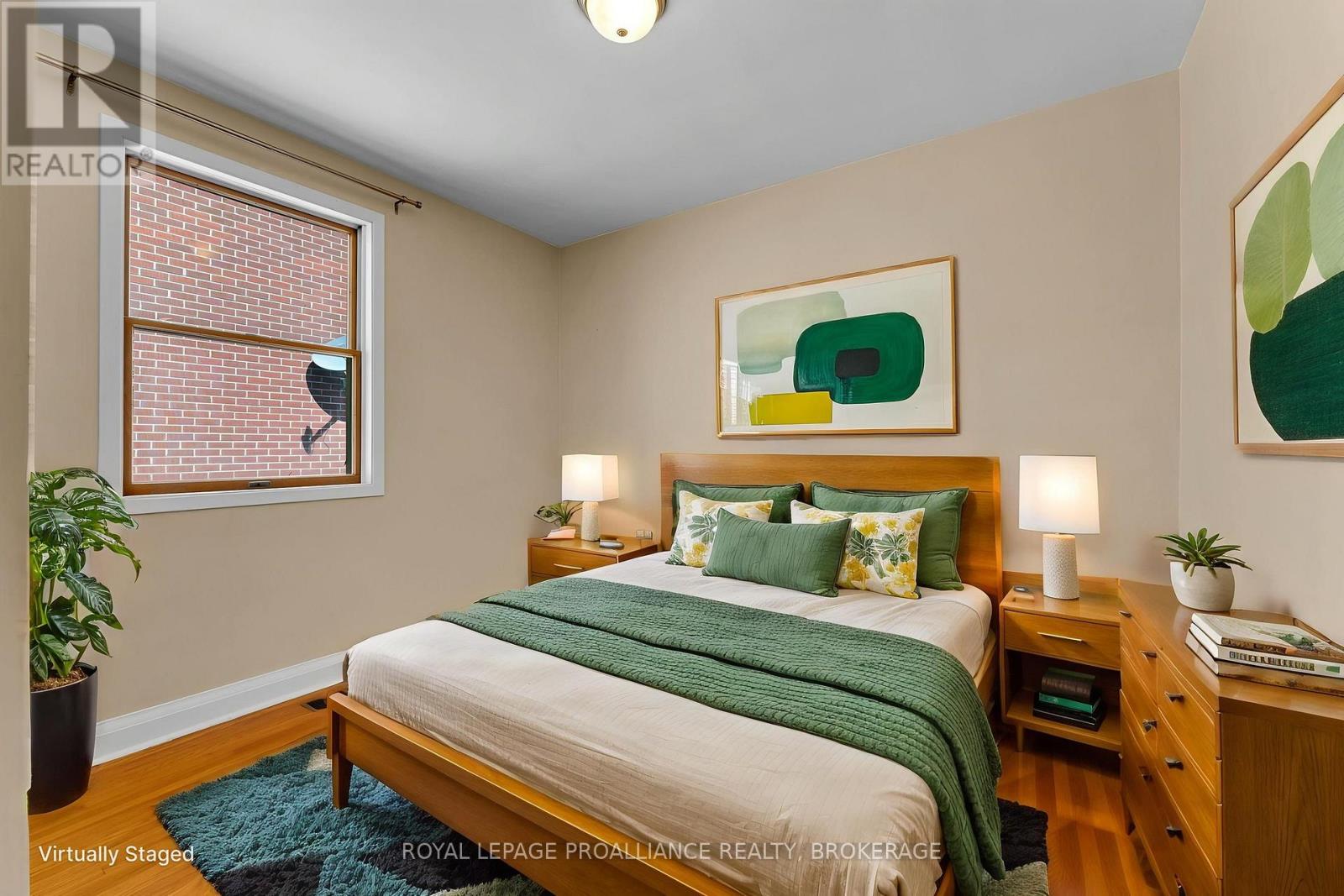 524 COLLEGE STREET - 18