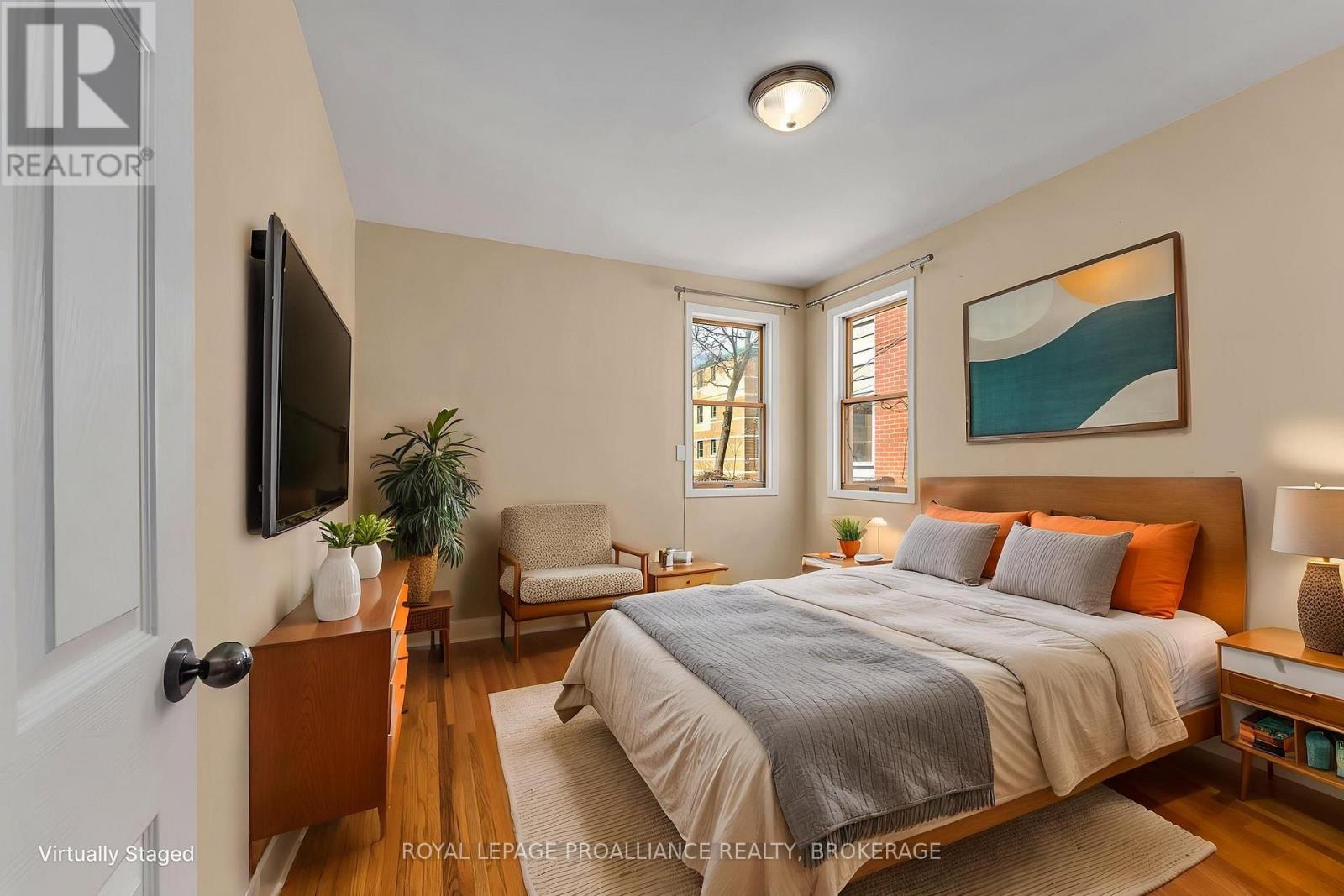 524 COLLEGE STREET - 22
