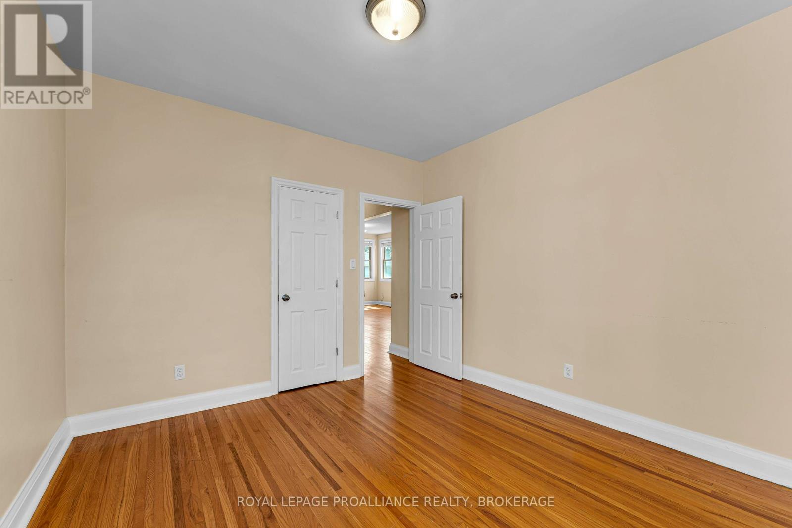 524 COLLEGE STREET - 24