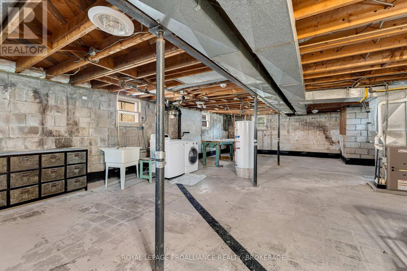 524 COLLEGE STREET - 28