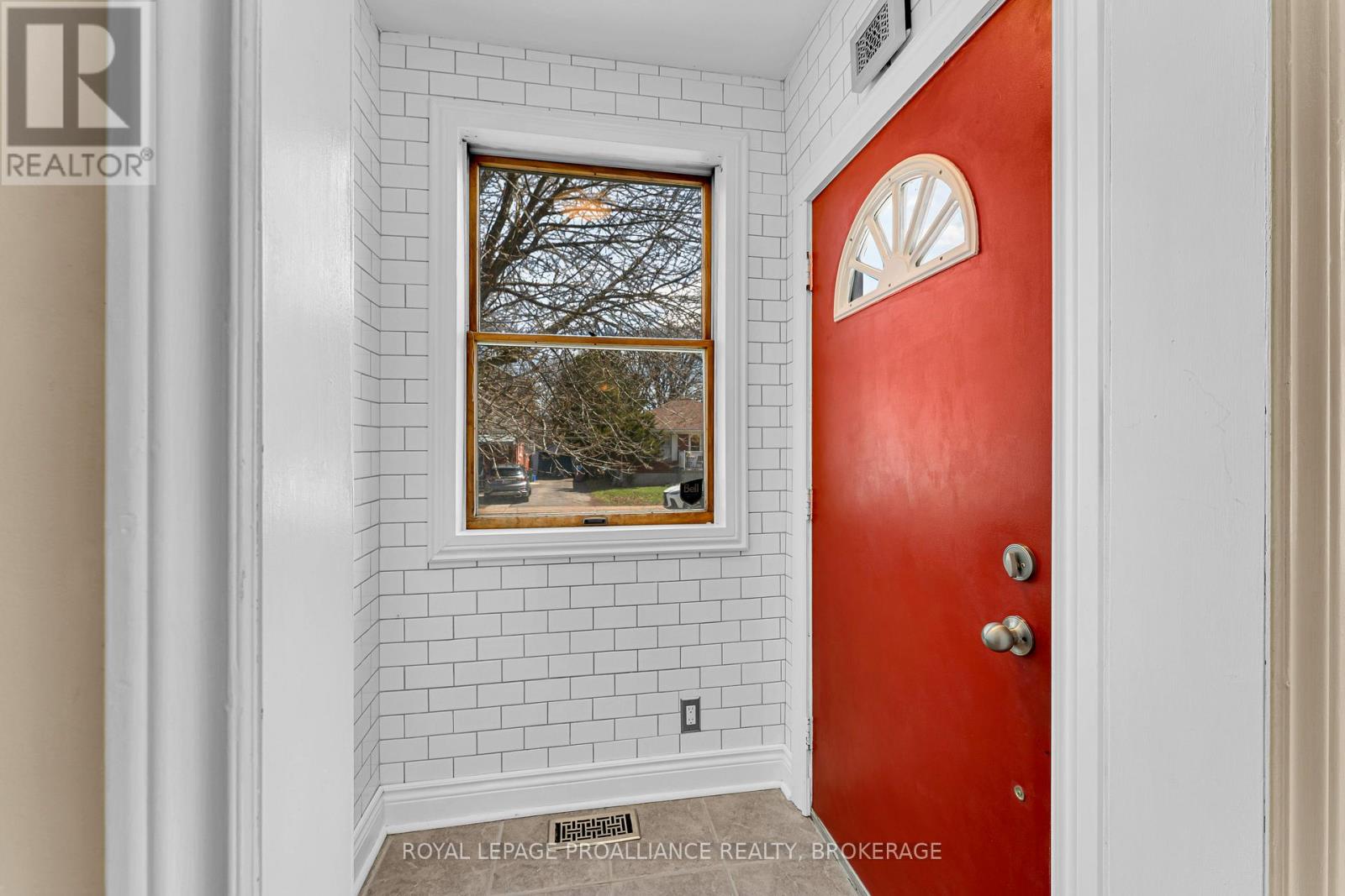 524 COLLEGE STREET - 4
