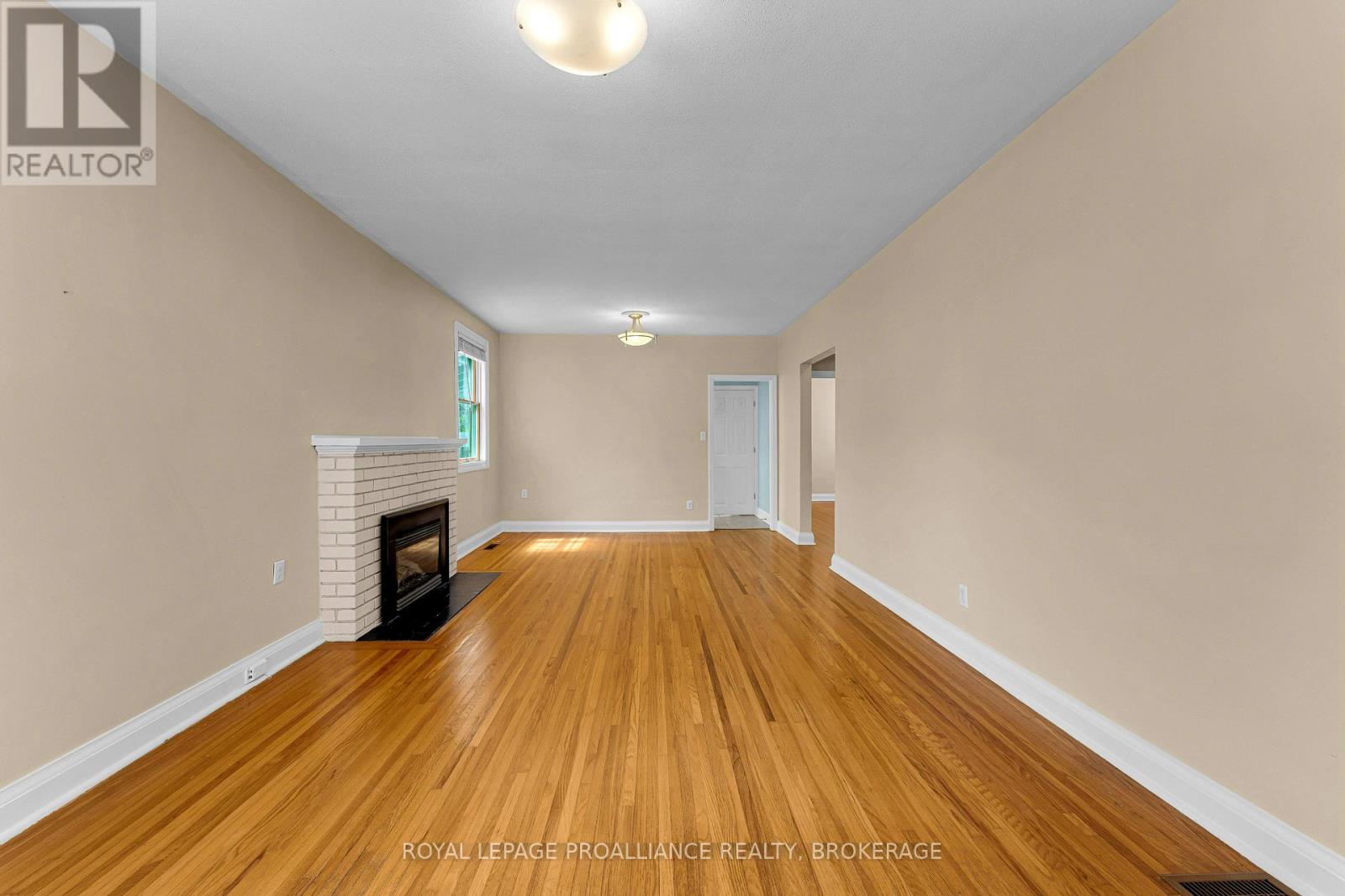 524 COLLEGE STREET - 9