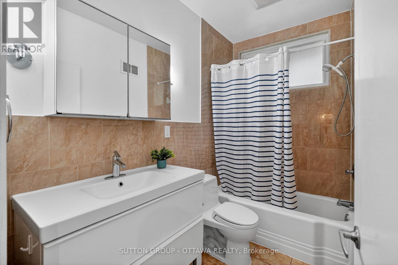 3 Bed, 2 Bath House for Rent in Ottawa – 85 RIVERDALE AVENUE, Ottawa – MLS# X13594614 - Image 17