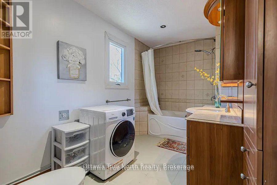 3 Bed, 1 Bath House for Rent in Ottawa – 35 TAUVETTE STREET, Ottawa – MLS# X13594646 - Image 34