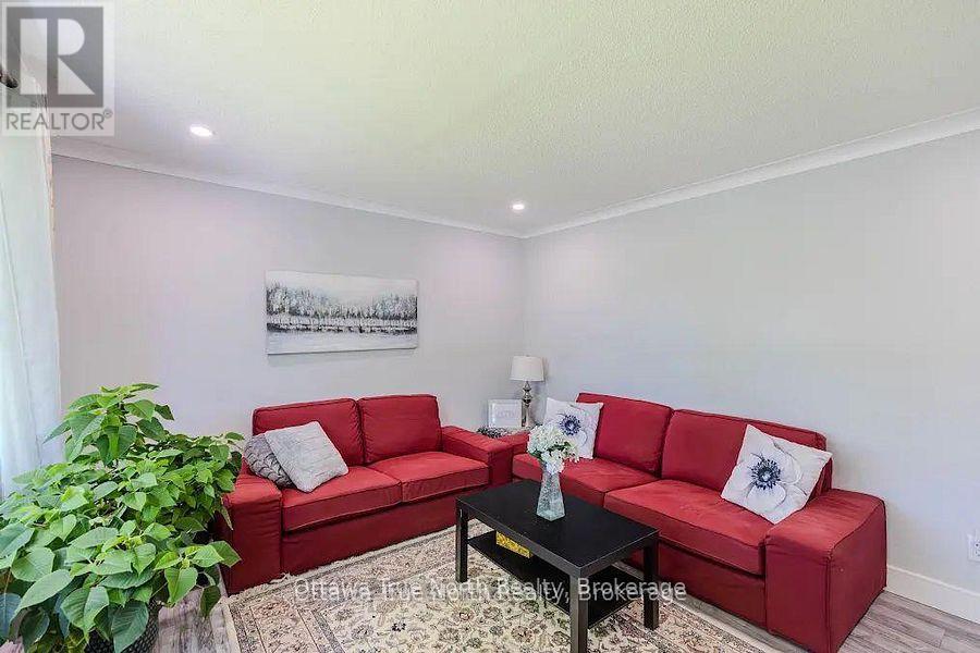 3 Bed, 1 Bath House for Rent in Ottawa – 35 TAUVETTE STREET, Ottawa – MLS# X13594646 - Image 16