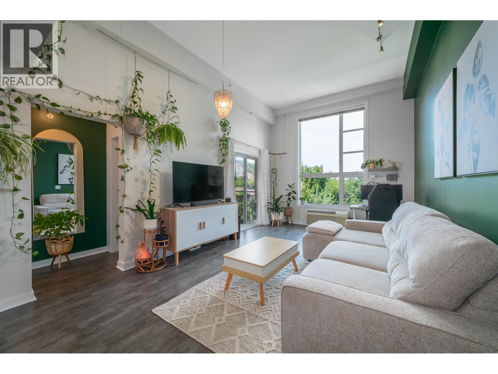 #417 533 Yates Road - 1