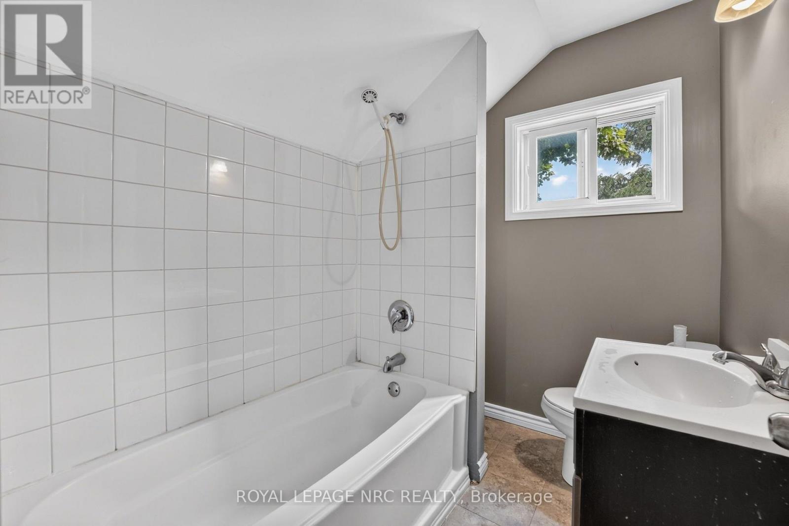 231-233 JARVIS STREET - Image 11
