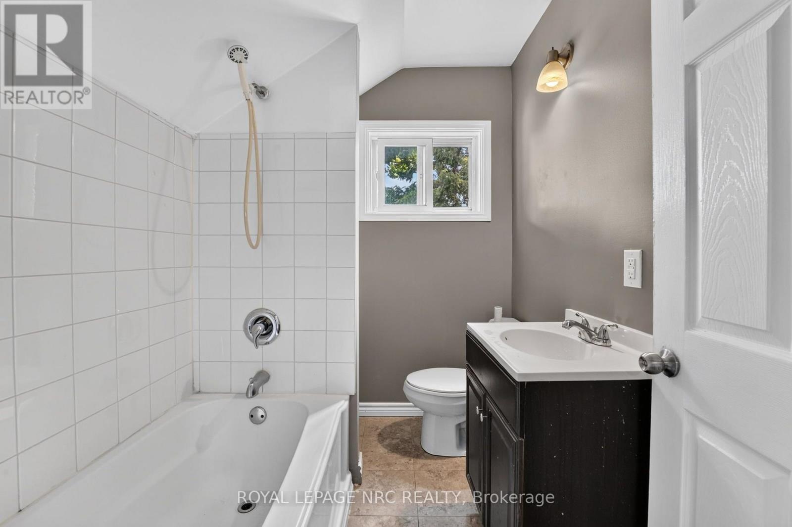231-233 JARVIS STREET - 12