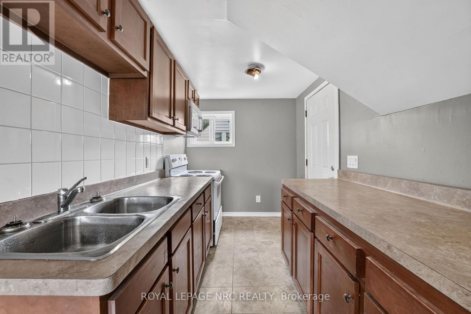 231-233 JARVIS STREET - Image 14