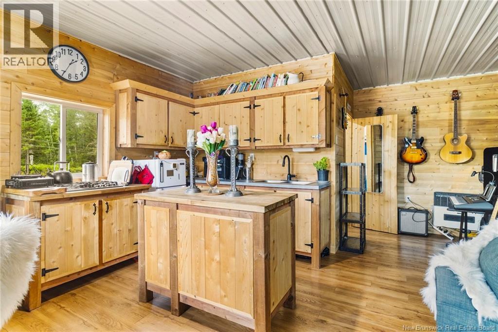 460 Dufferin Road - Image 12