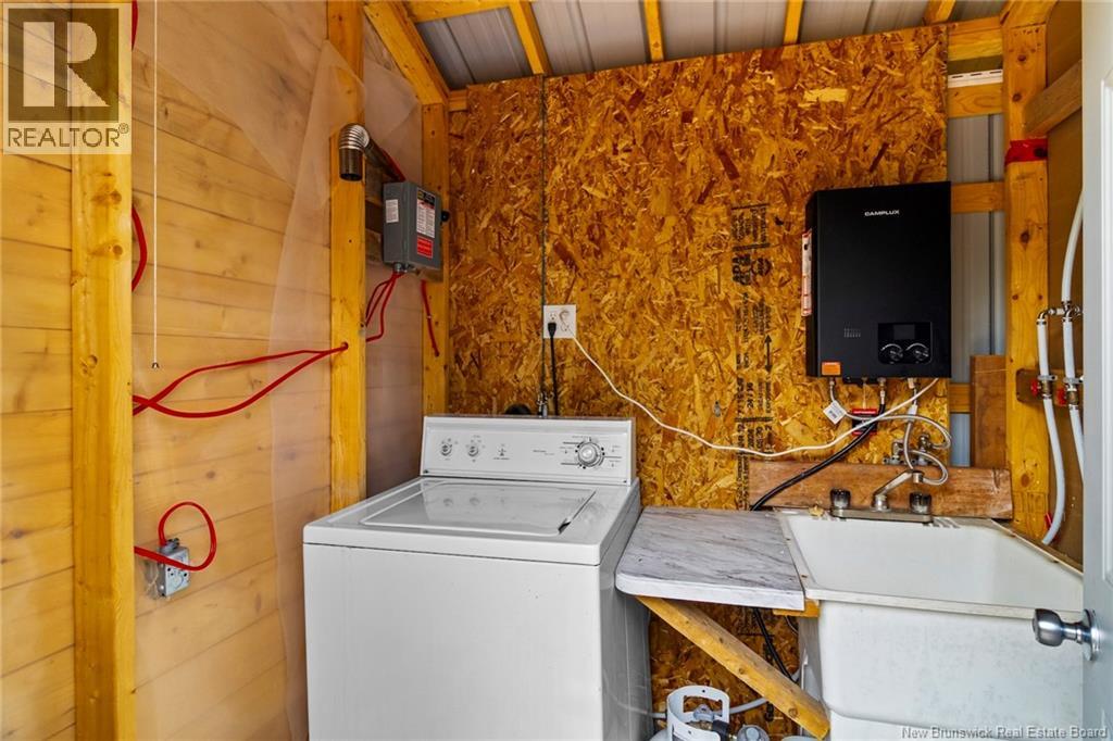 460 Dufferin Road - Image 28