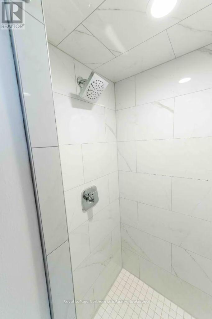 523 SHERBROOKE STREET - 11