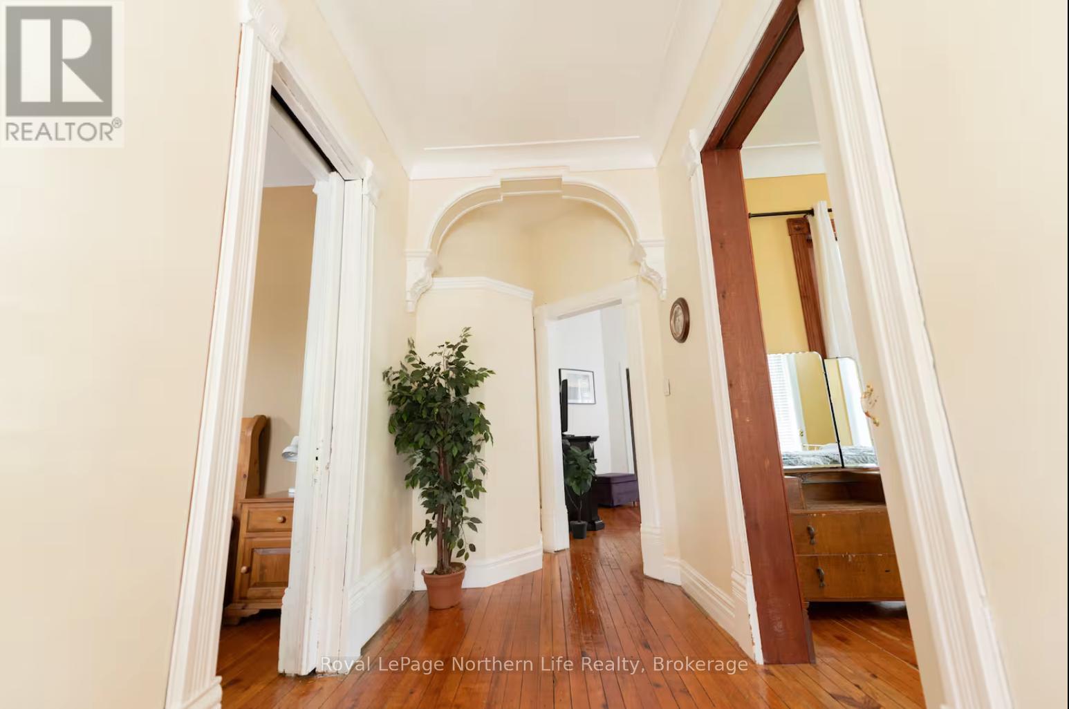 523 SHERBROOKE STREET - 3