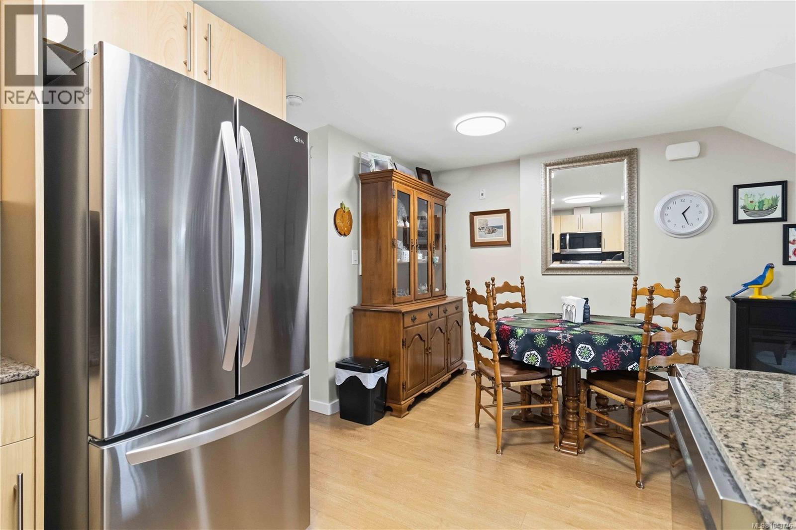 #102 1405 Esquimalt Rd - 12