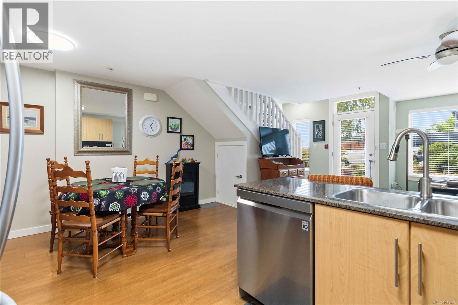 #102 1405 Esquimalt Rd - 15