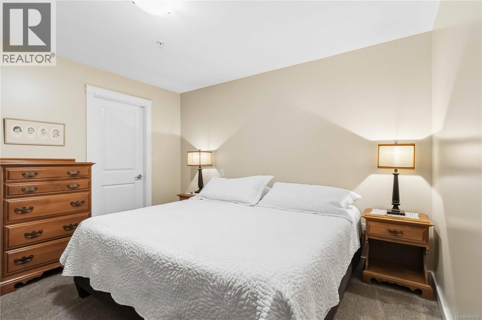 #102 1405 Esquimalt Rd - 24