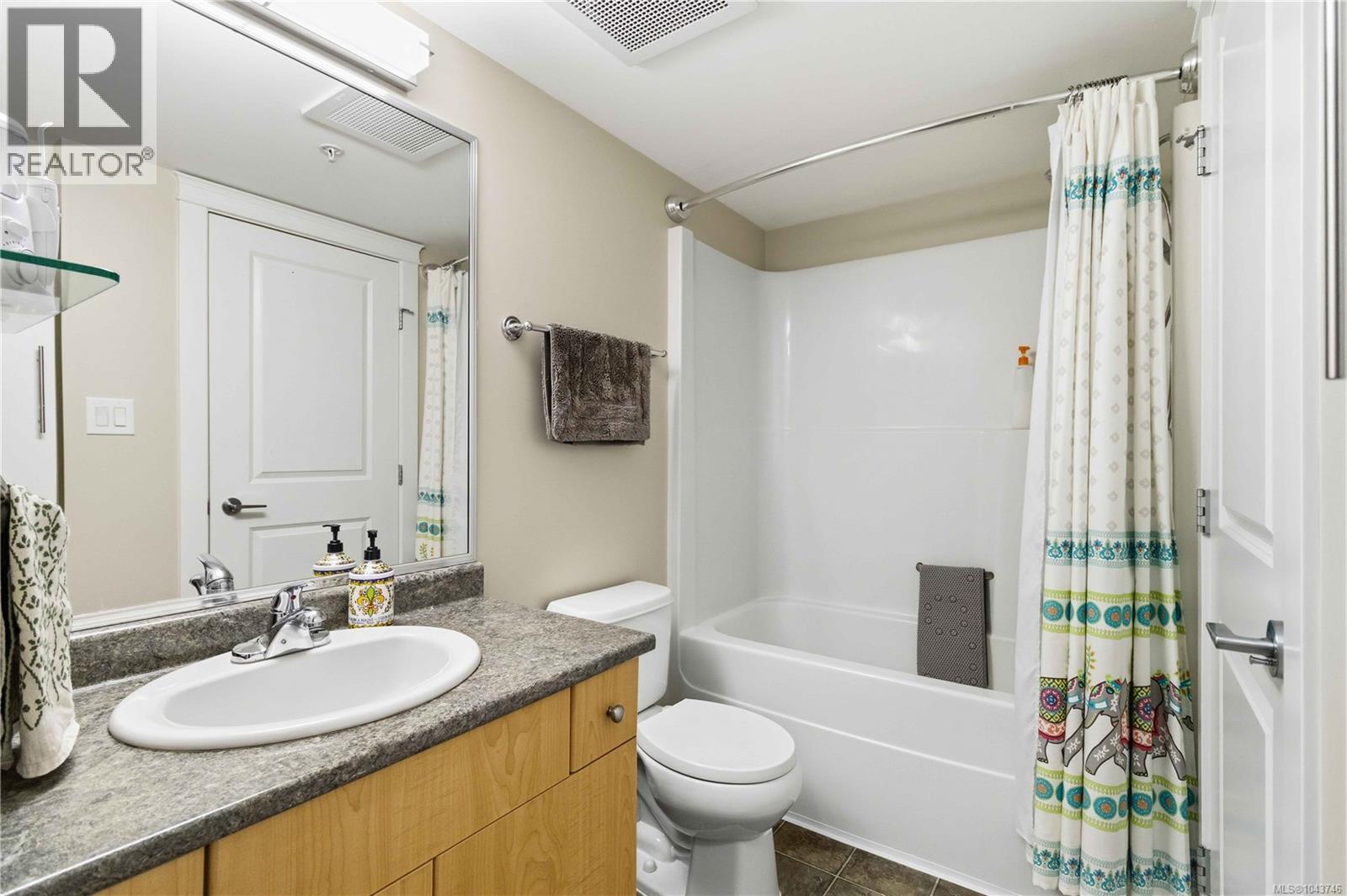 #102 1405 Esquimalt Rd - 28