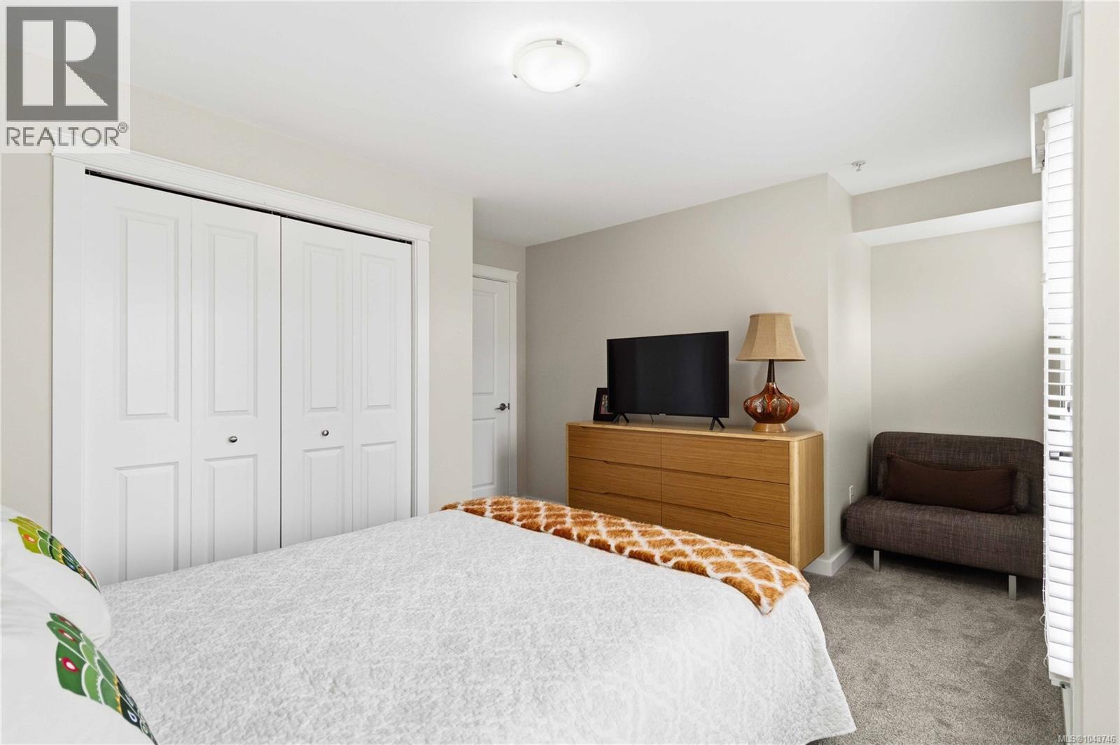 #102 1405 Esquimalt Rd - 33