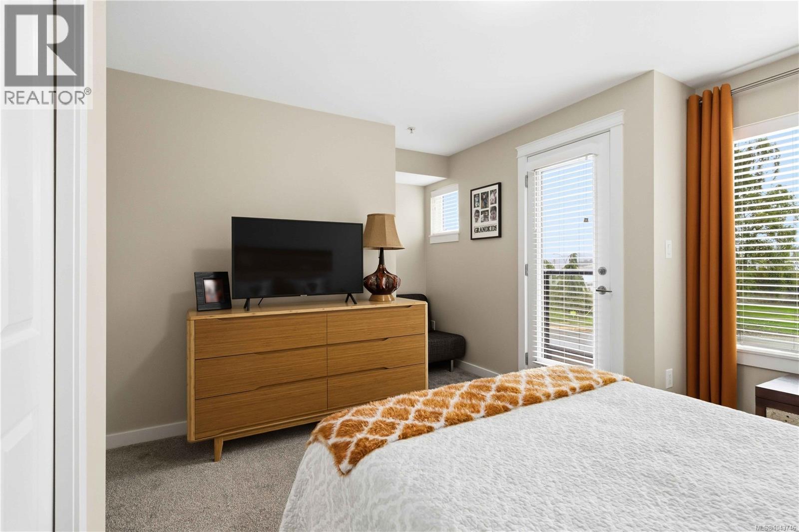 #102 1405 Esquimalt Rd - 34