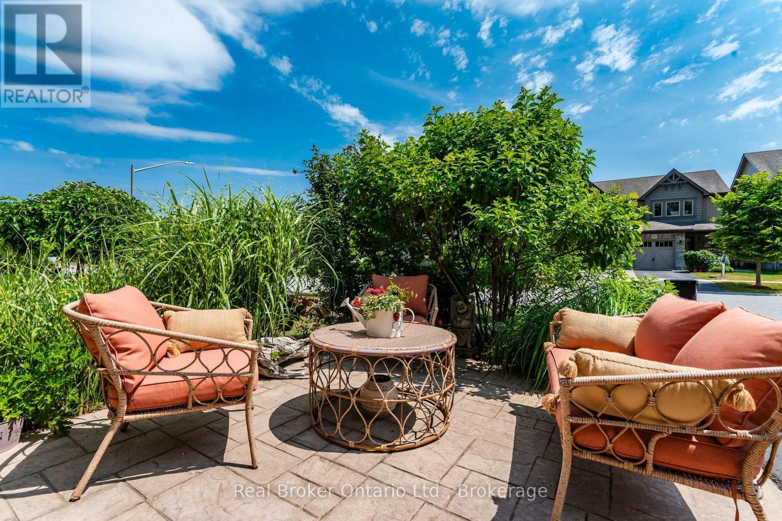 984 COOK DRIVE - Image 3