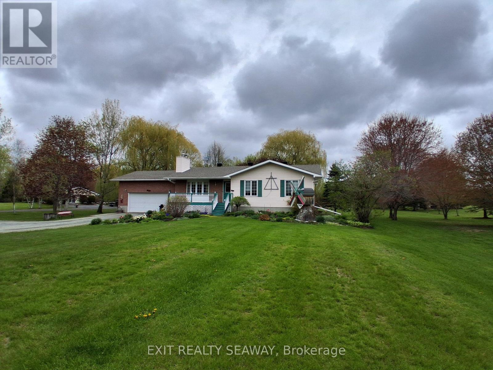 4557 CARMAN ROAD N - 2