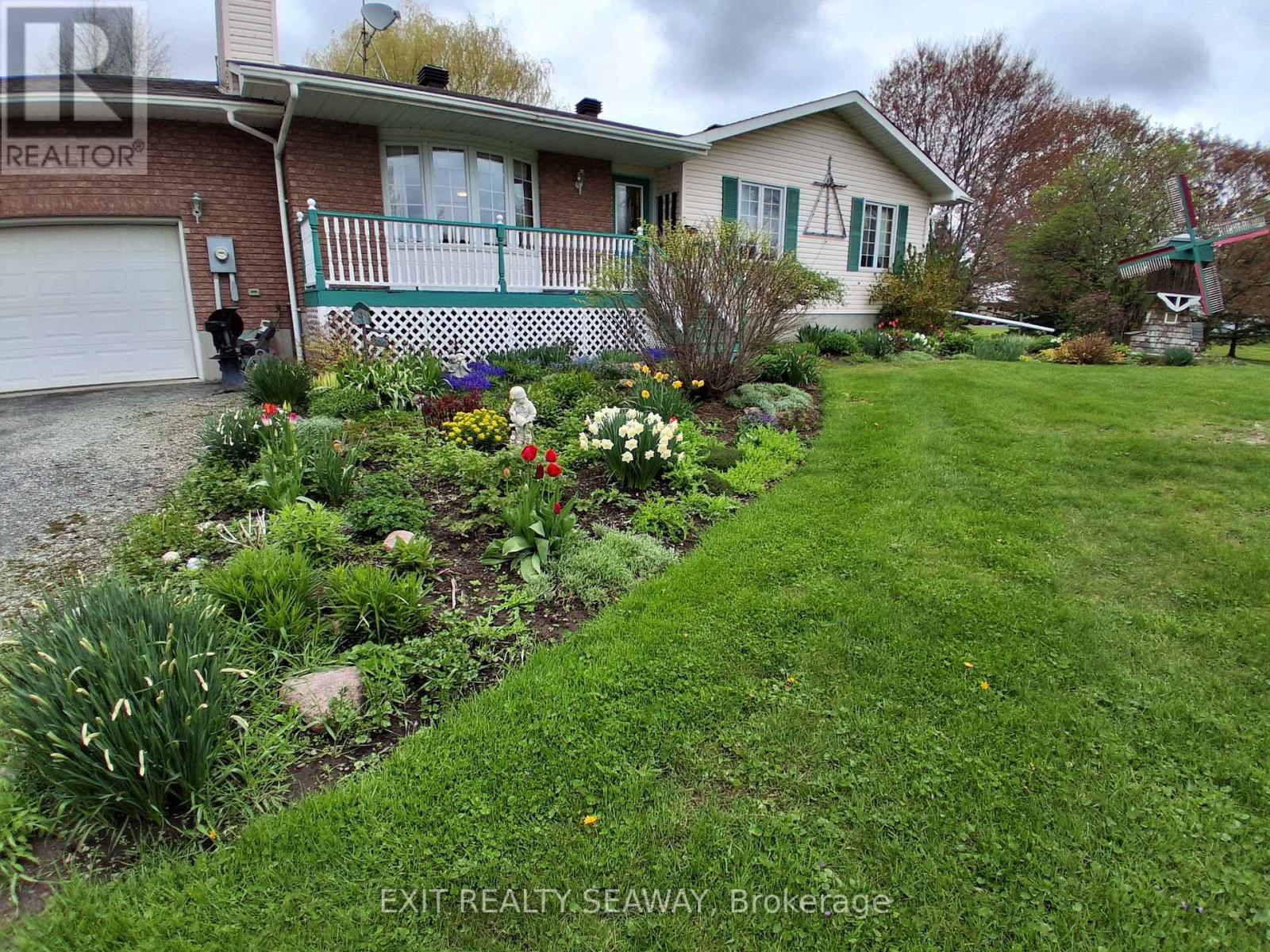 4557 CARMAN ROAD N - 3