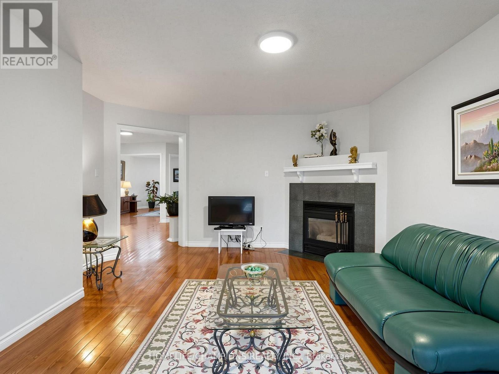 1622 SANDHURST CRESCENT - 10