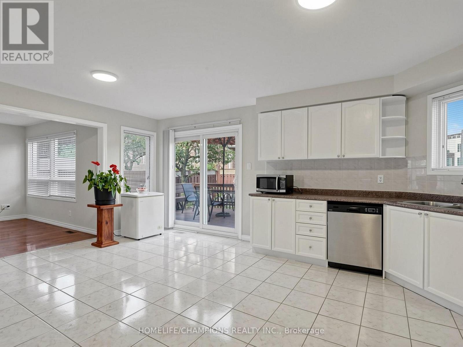 1622 SANDHURST CRESCENT - 16