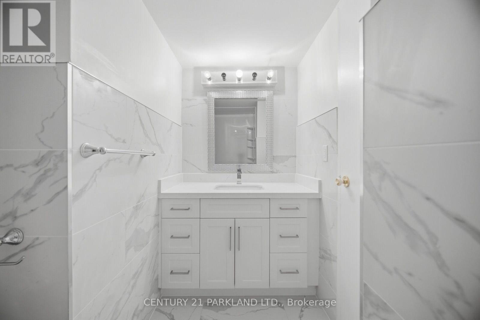 #203 2721 VICTORIA PK AVENUE - 27