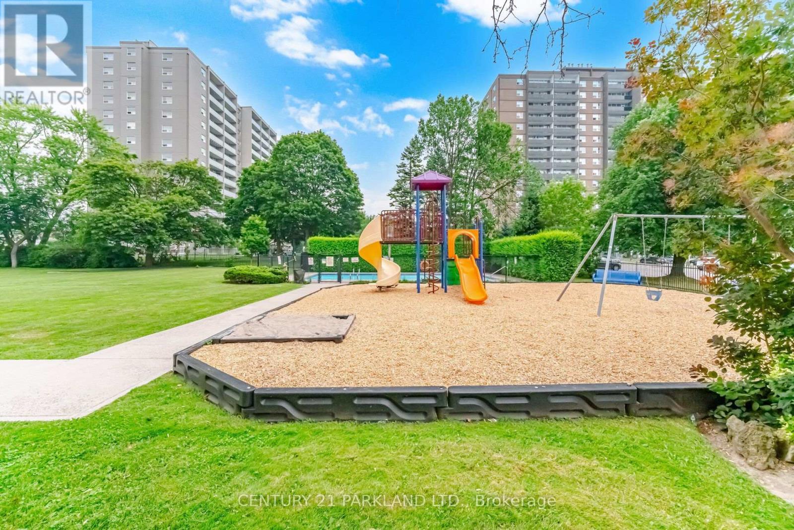 #203 2721 VICTORIA PK AVENUE - 33