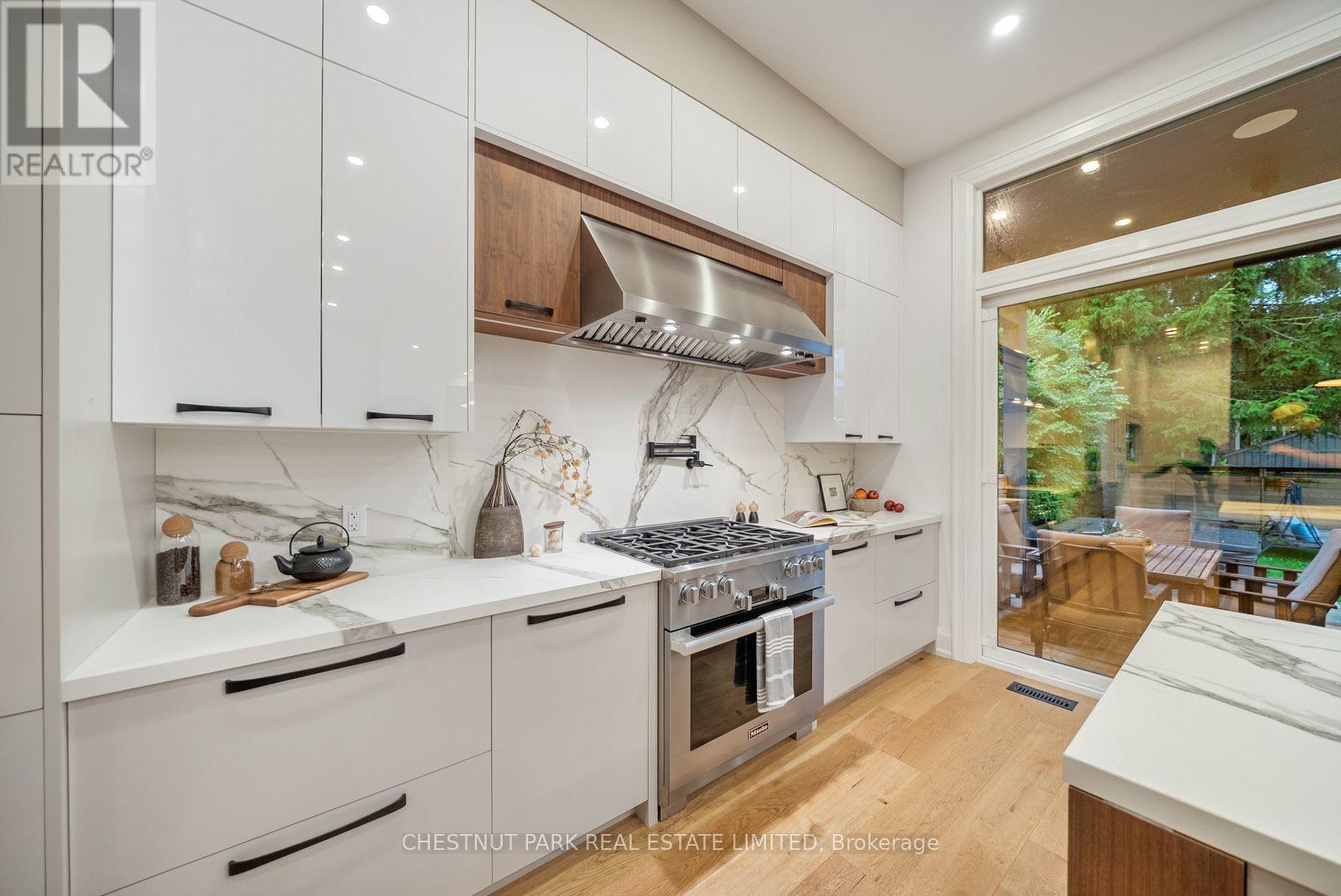 142 FALLINGBROOK ROAD - 12