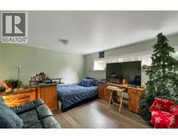 Kitchen - 4068 Barclay Rd, Campbell River, BC V9W4Y6 Photo 11