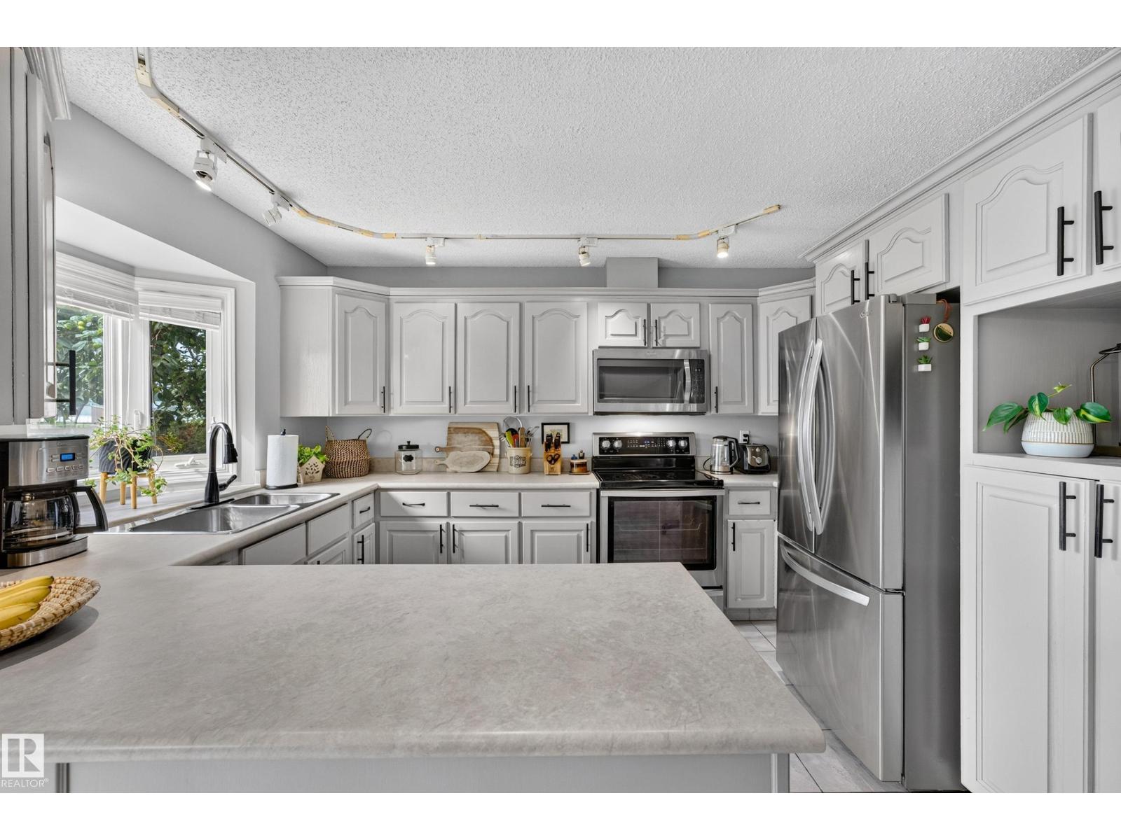 52 HILLSIDE CR - 18