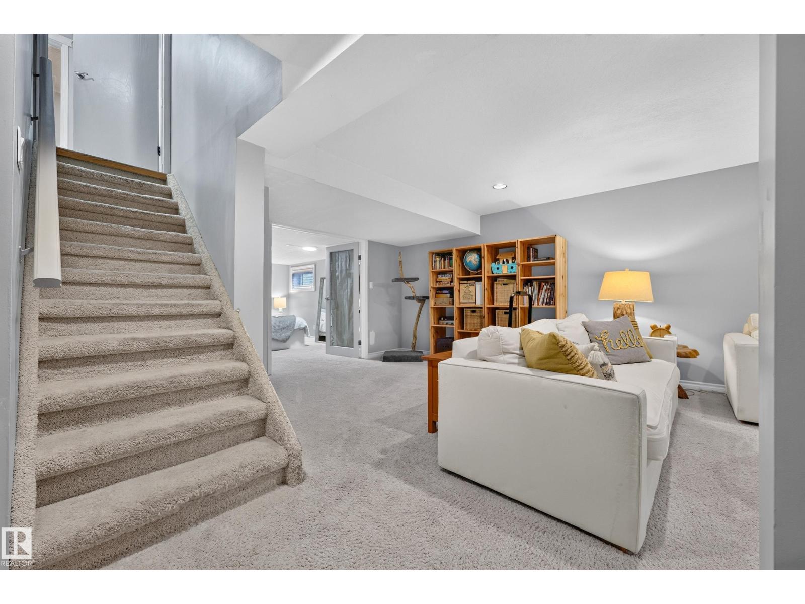 52 HILLSIDE CR - Image 39