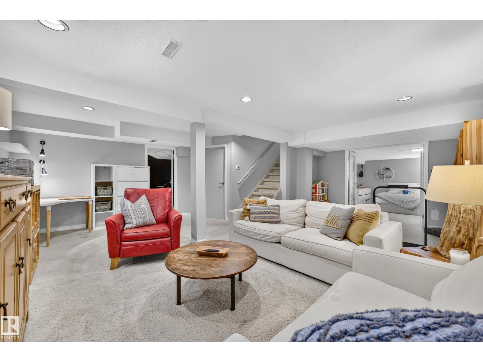 52 HILLSIDE CR - Image 42