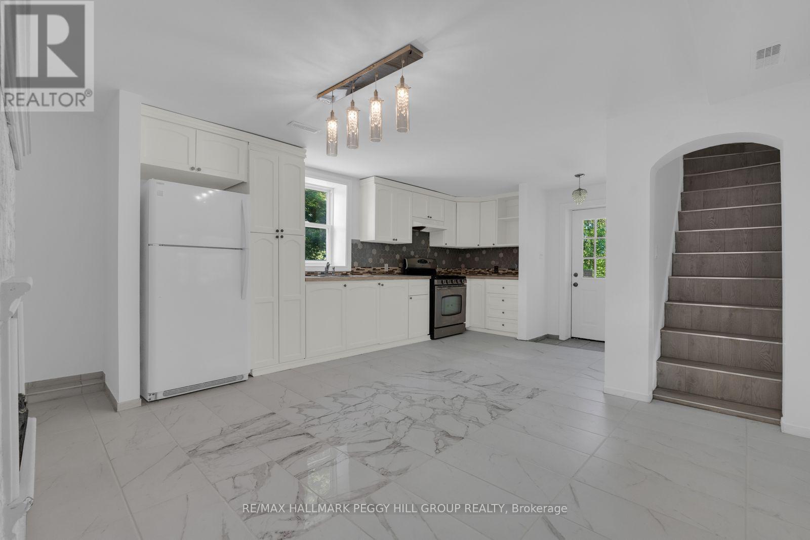 132 QUEEN STREET W - 3