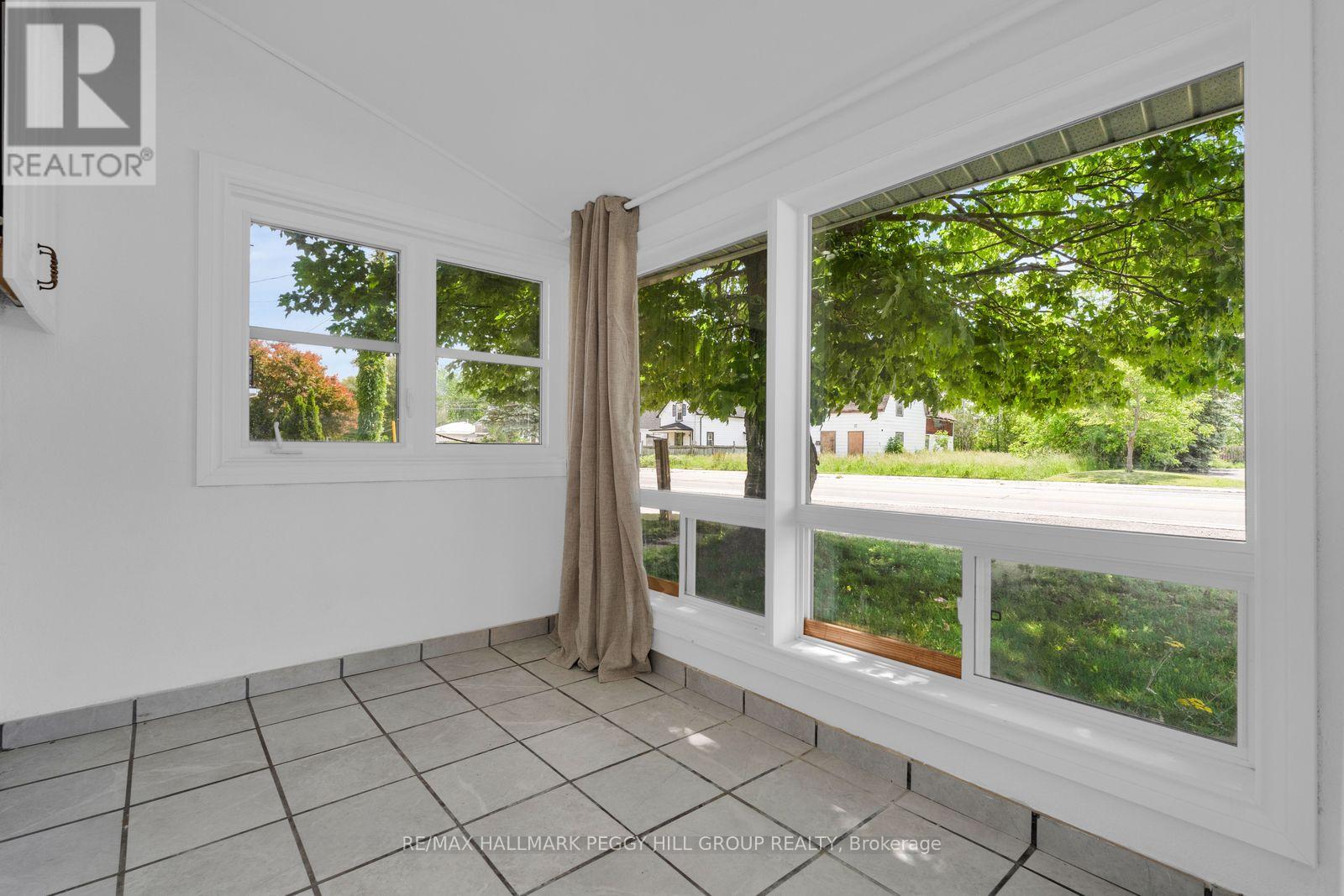 132 QUEEN STREET W - 7