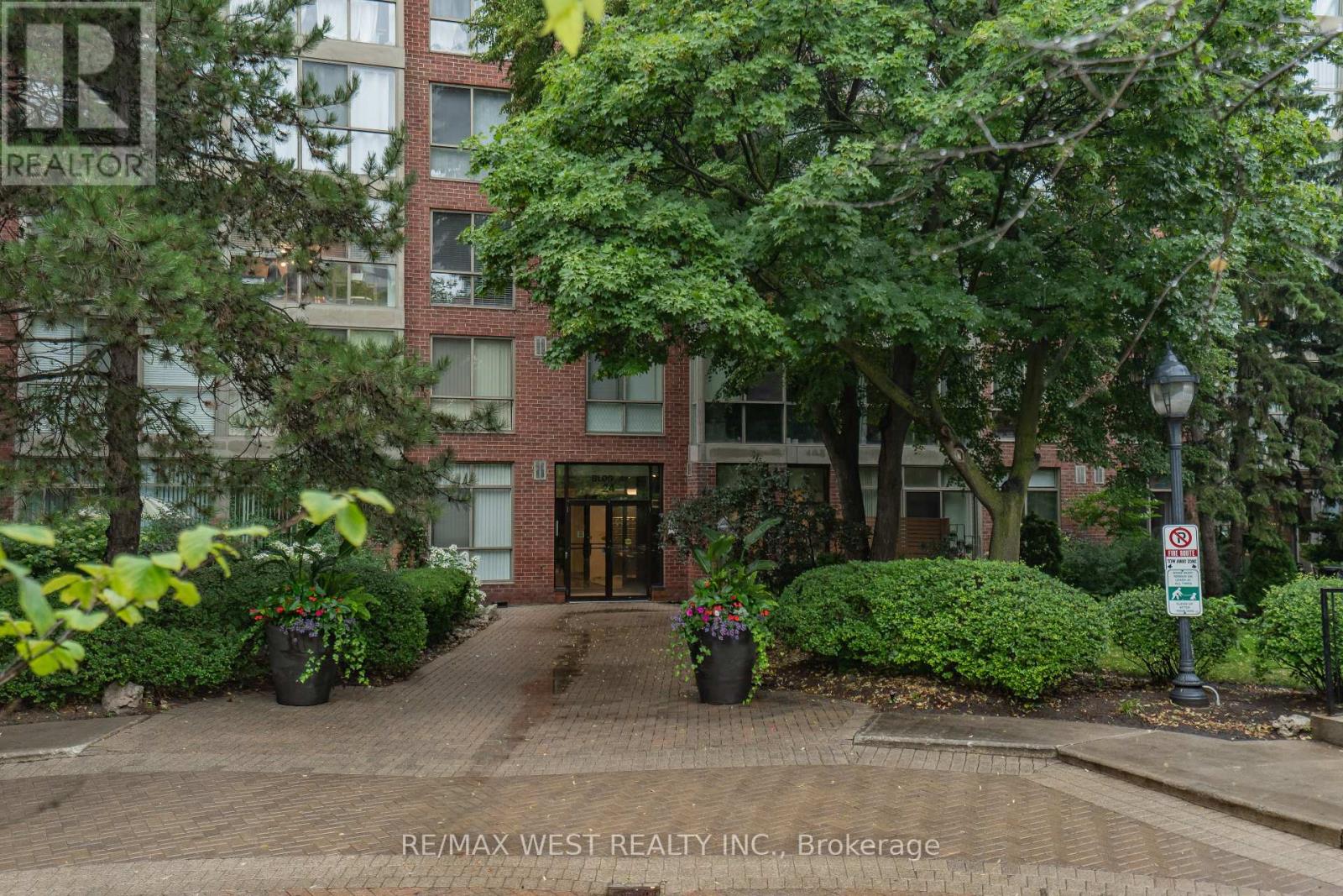 #749 24 SOUTHPORT STREET - 2
