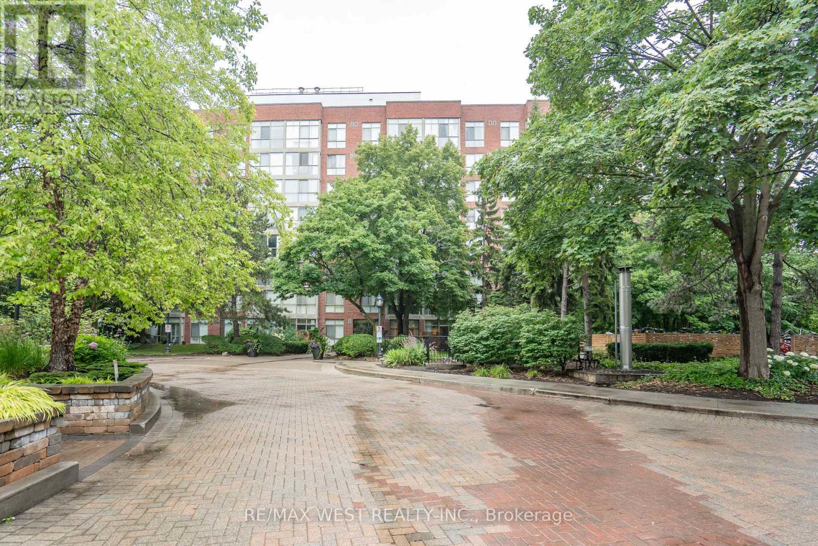 #749 24 SOUTHPORT STREET - 3