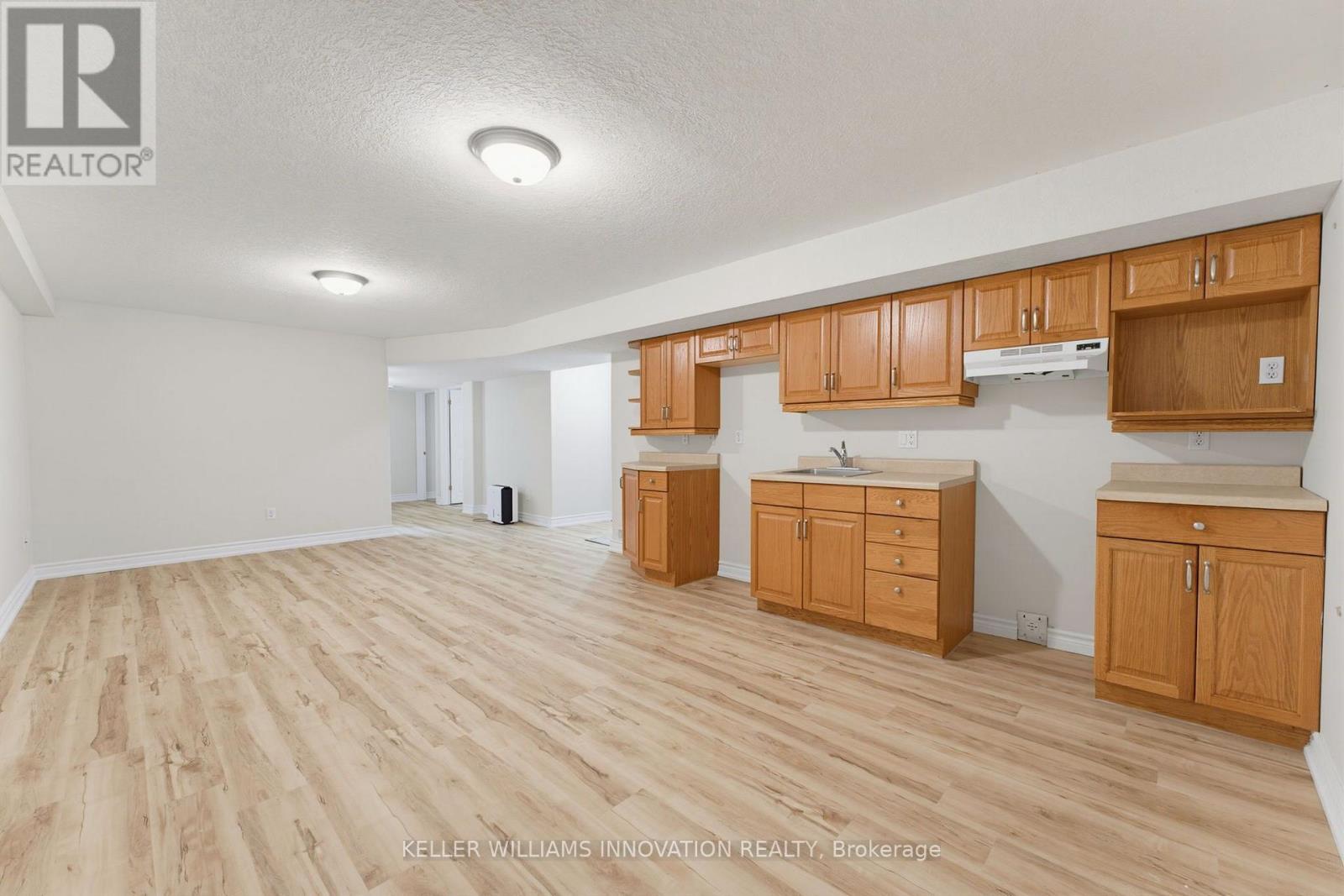 906 BAKER AVENUE S - 23