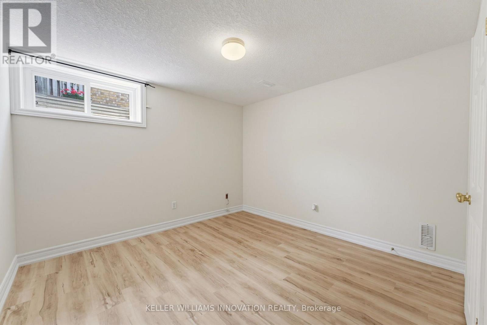 906 BAKER AVENUE S - 24