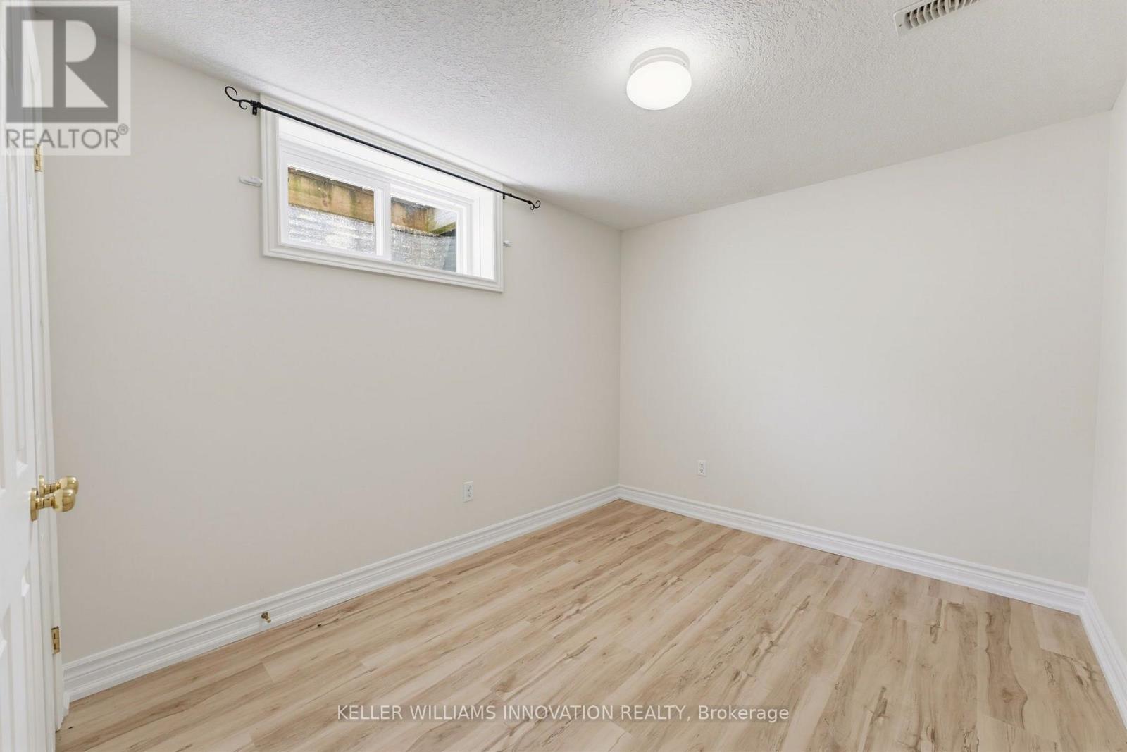 906 BAKER AVENUE S - 25