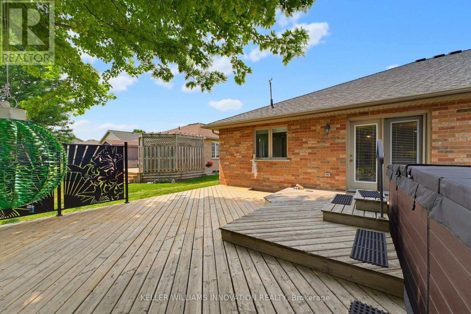 906 BAKER AVENUE S - 27
