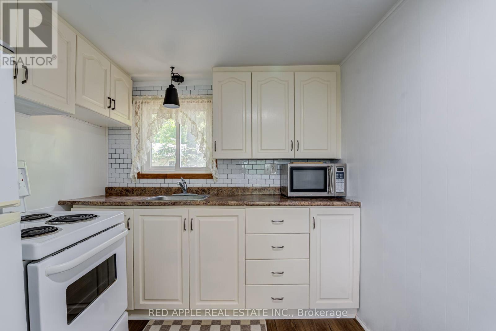 17568 HWY #41 - Image 12