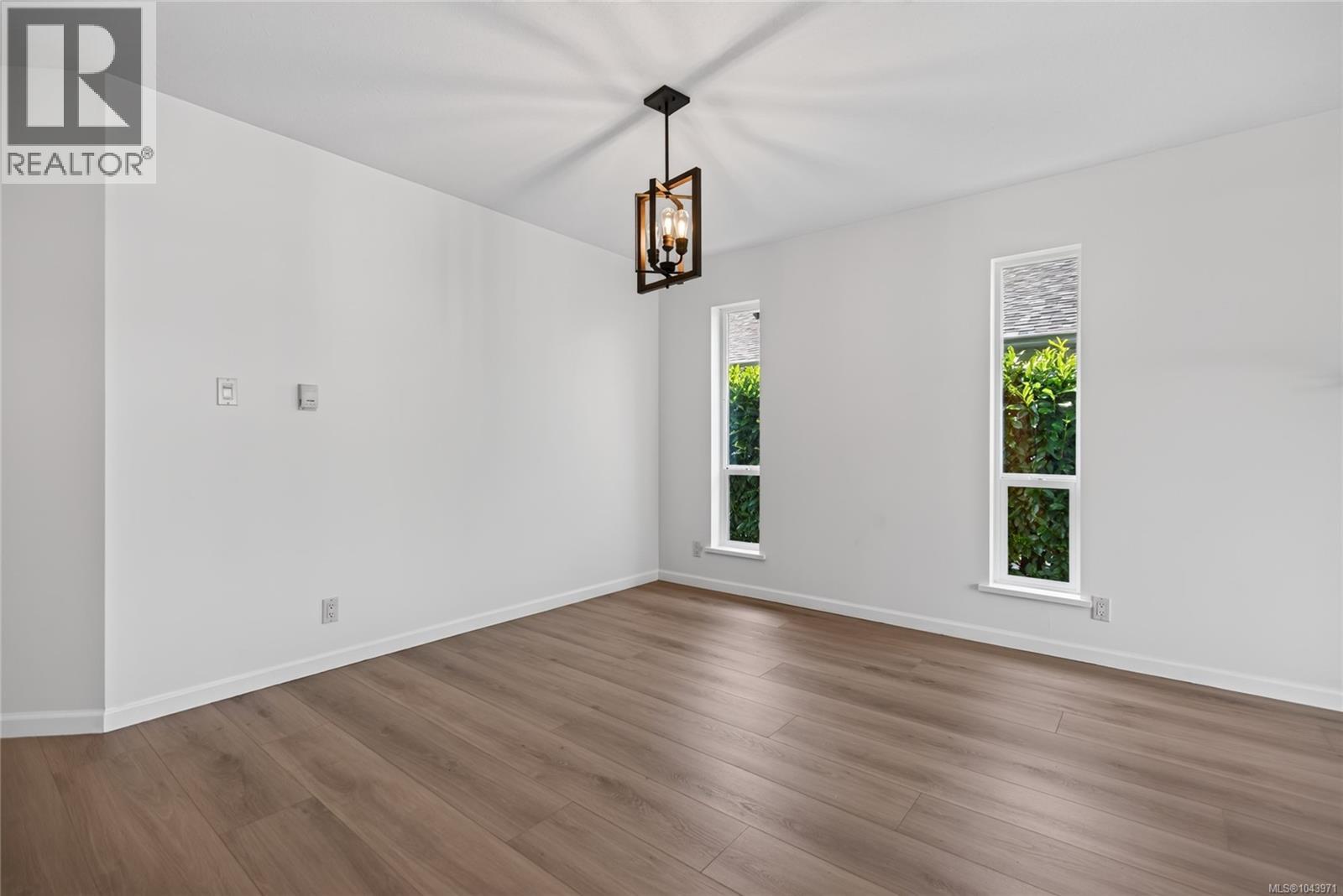 #132 1919 St. Andrews Pl - 4