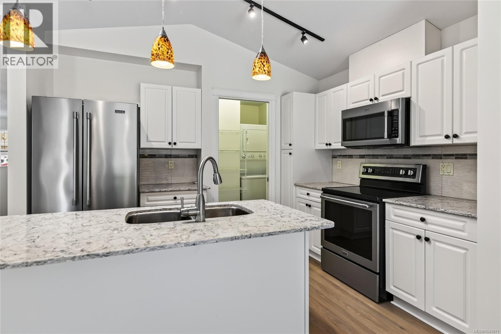 #132 1919 St. Andrews Pl - 8