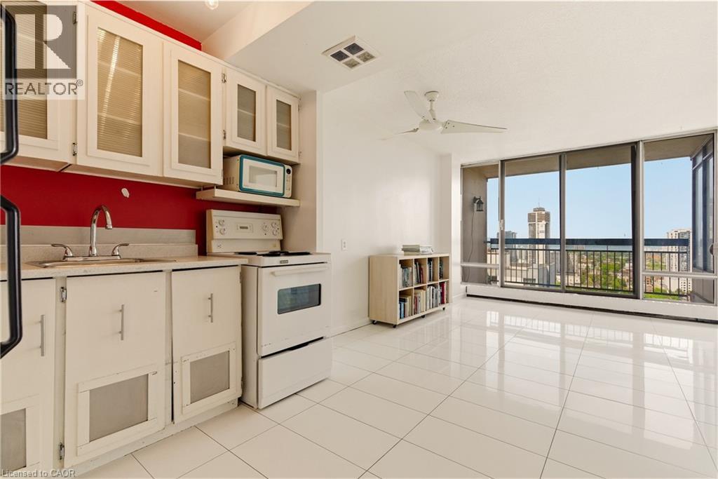 #2403 150 CHARLTON Avenue E - 11