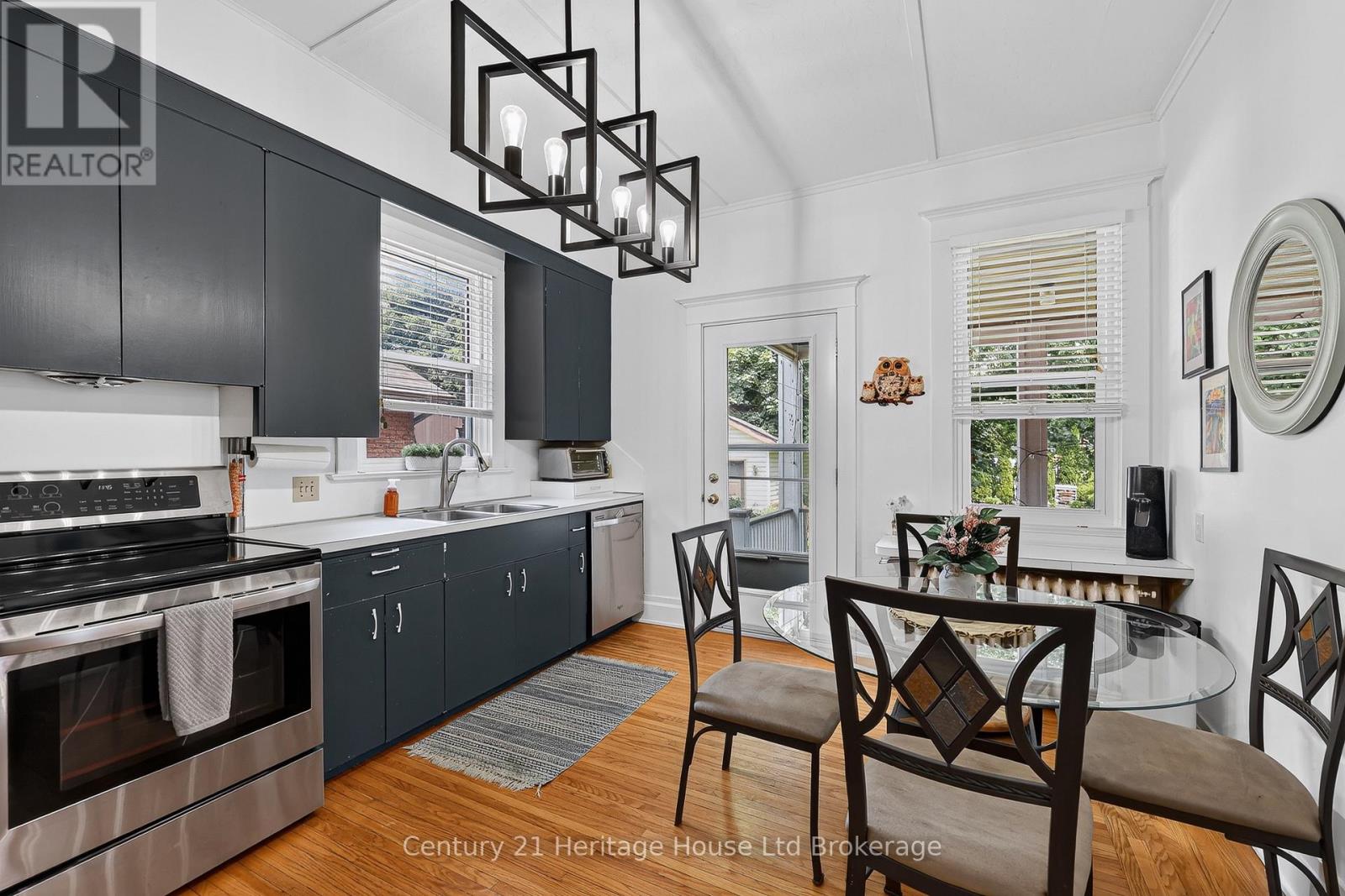 457 BULLER STREET - 19