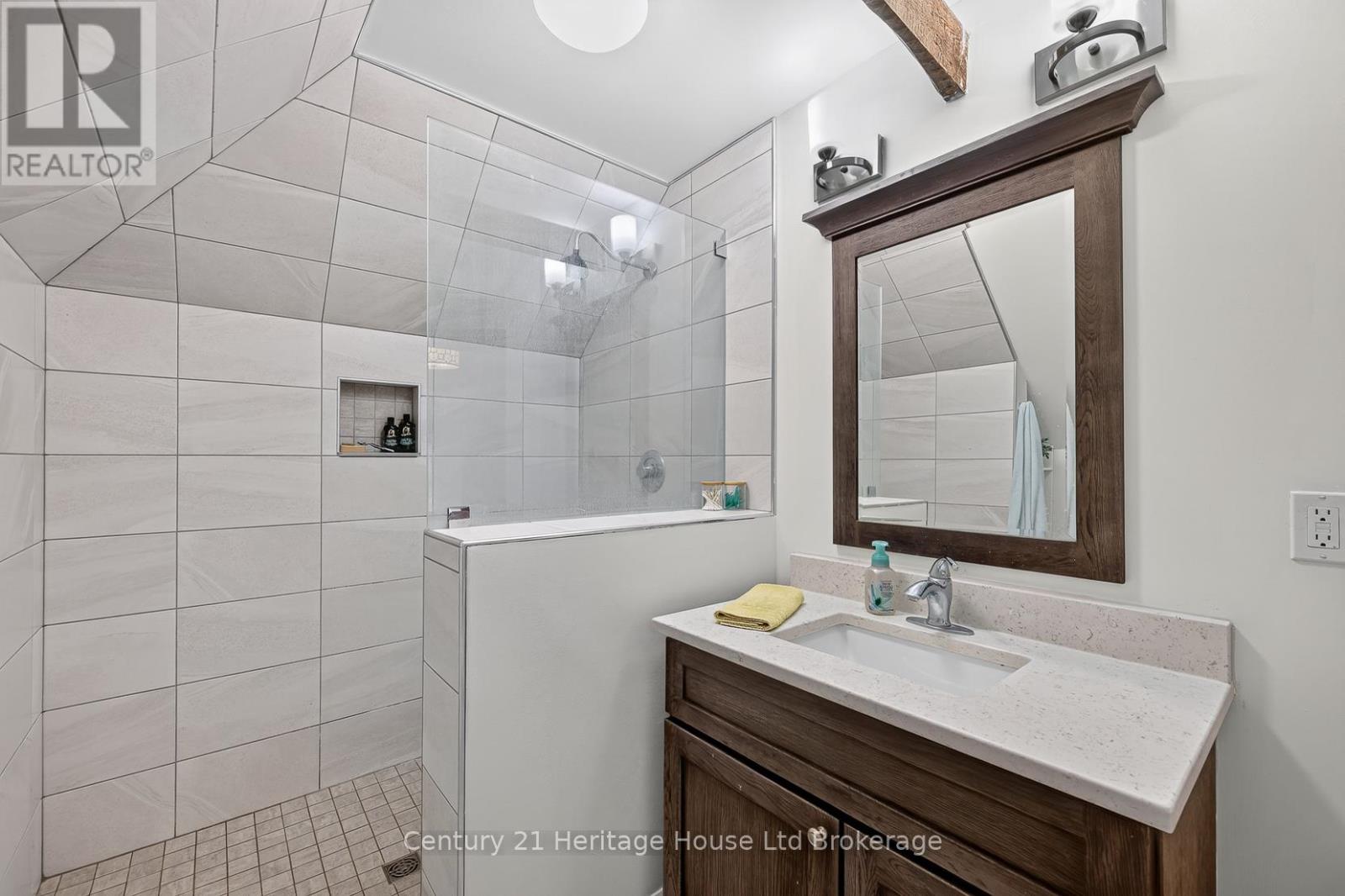 457 BULLER STREET - 32